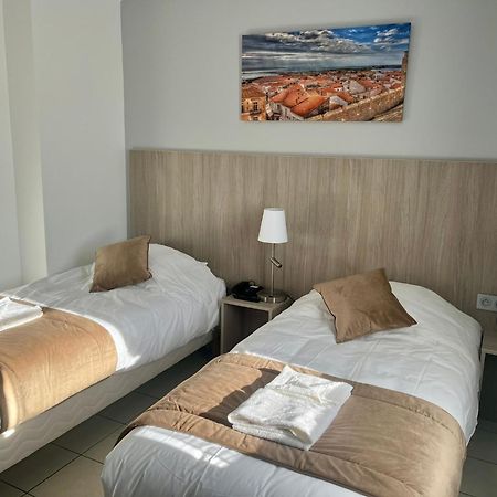 Hotel Les Arcades سانت ماري دو لا مير المظهر الخارجي الصورة