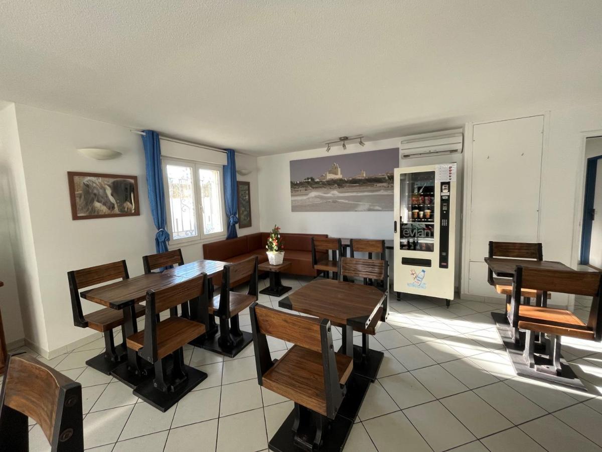 Hotel Les Arcades سانت ماري دو لا مير المظهر الخارجي الصورة