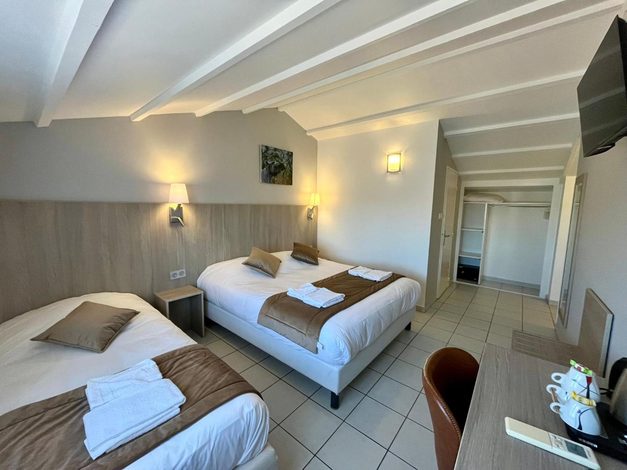 Hotel Les Arcades سانت ماري دو لا مير المظهر الخارجي الصورة