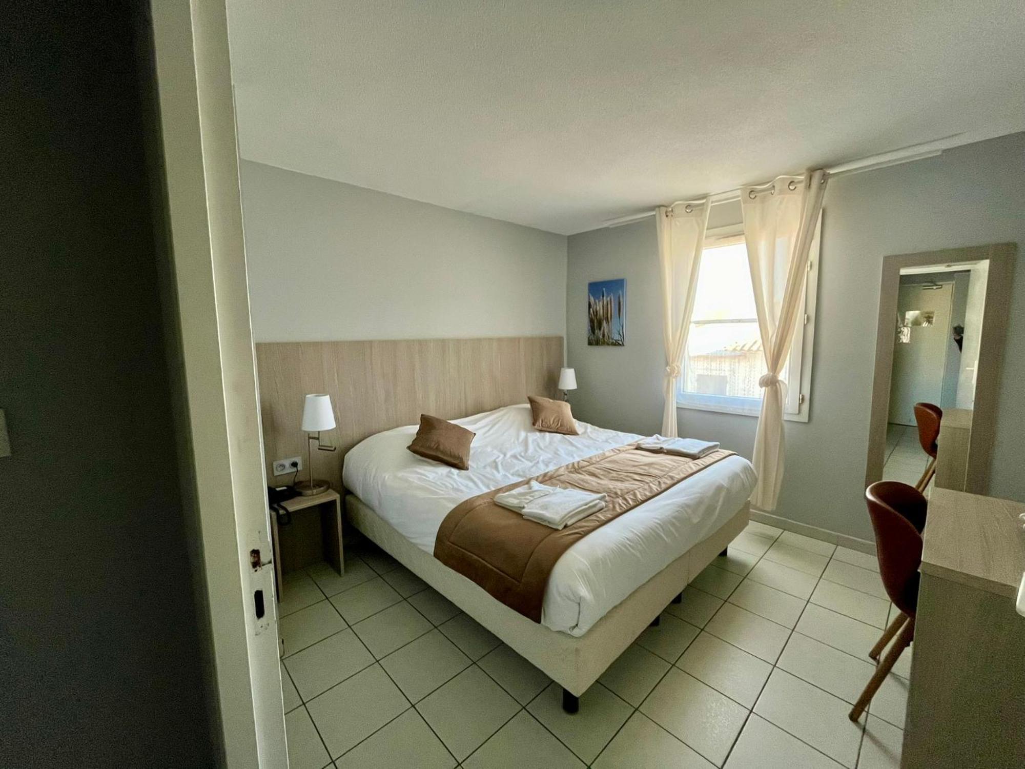 Hotel Les Arcades سانت ماري دو لا مير المظهر الخارجي الصورة
