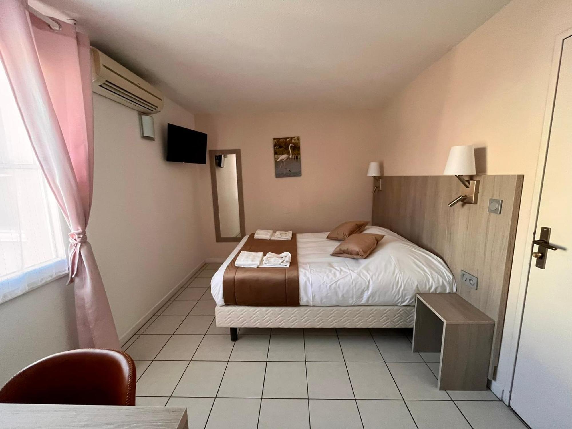 Hotel Les Arcades سانت ماري دو لا مير المظهر الخارجي الصورة