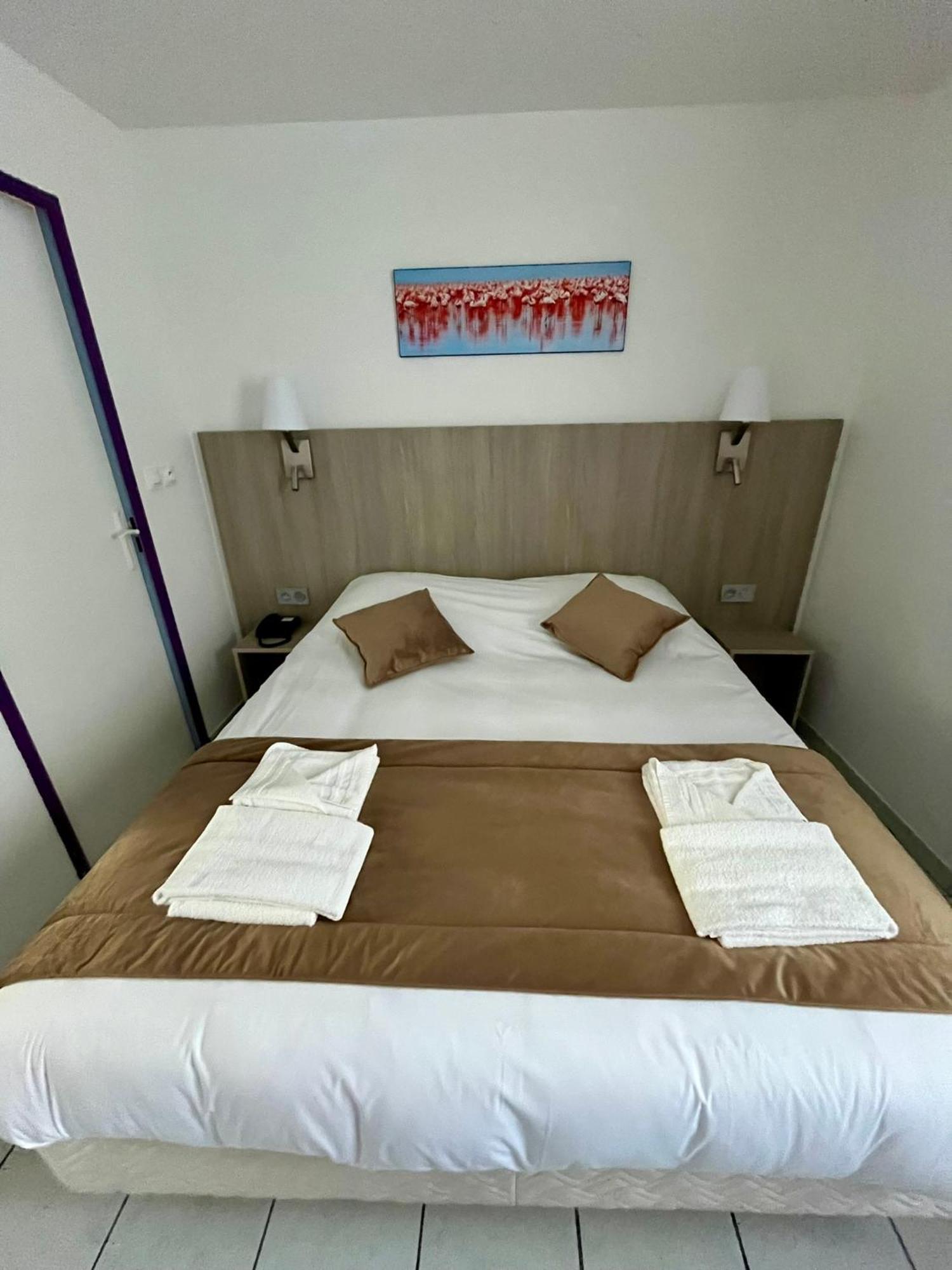 Hotel Les Arcades سانت ماري دو لا مير المظهر الخارجي الصورة