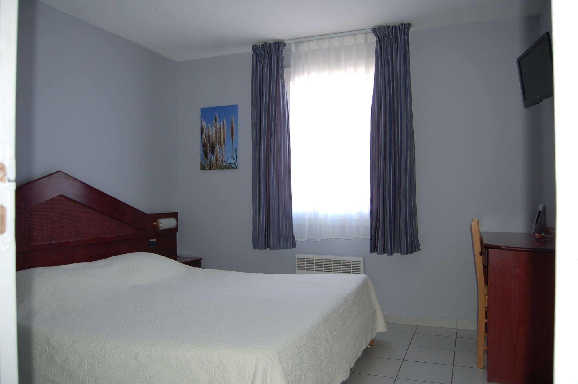 Hotel Les Arcades سانت ماري دو لا مير المظهر الخارجي الصورة